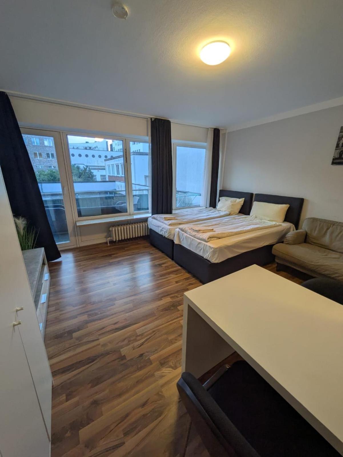 1,5 Z Apartment mit Balkon direkt am Hauptbahnhof Neumünster Exterior foto