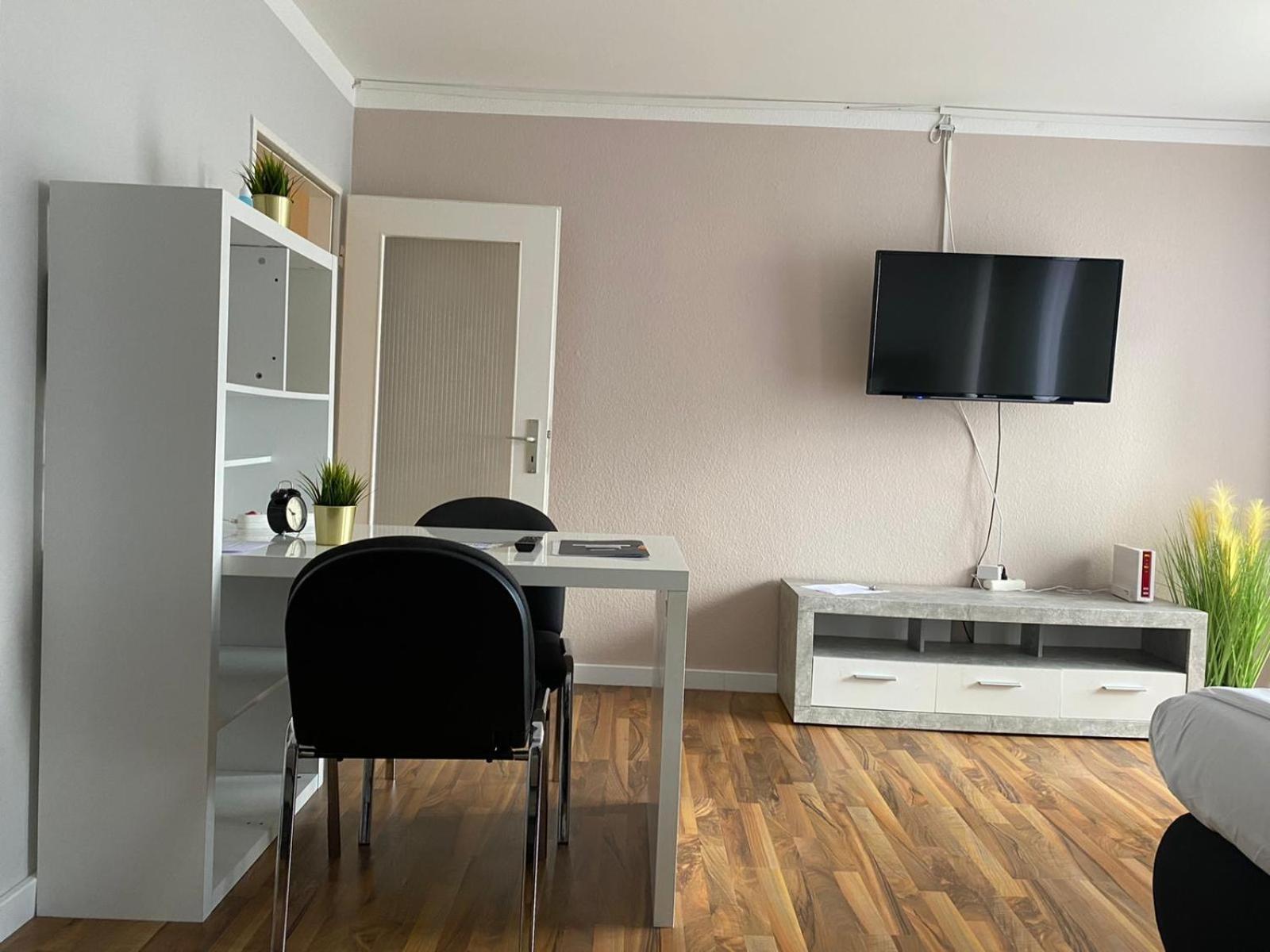 1,5 Z Apartment mit Balkon direkt am Hauptbahnhof Neumünster Exterior foto