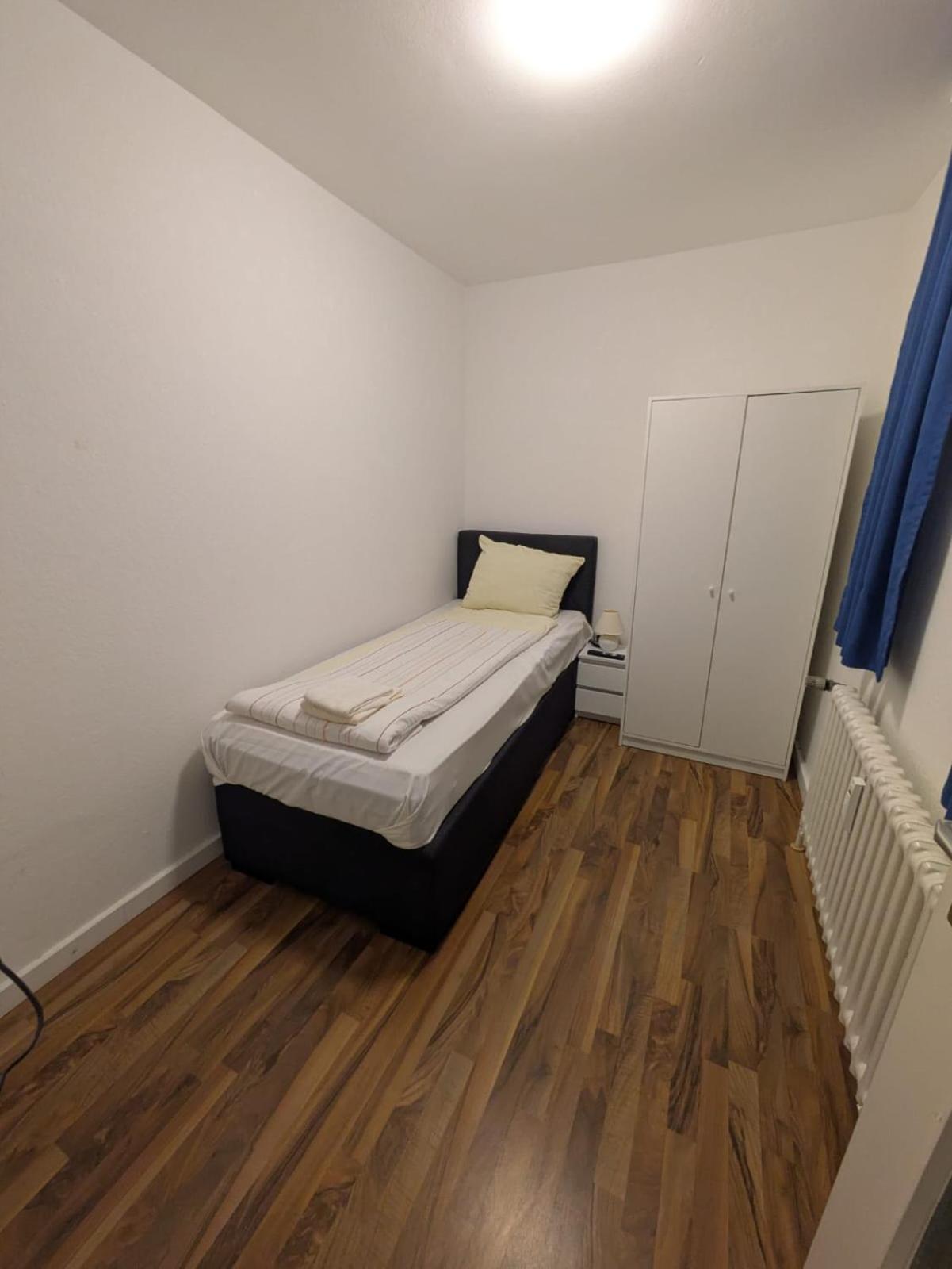 1,5 Z Apartment mit Balkon direkt am Hauptbahnhof Neumünster Exterior foto
