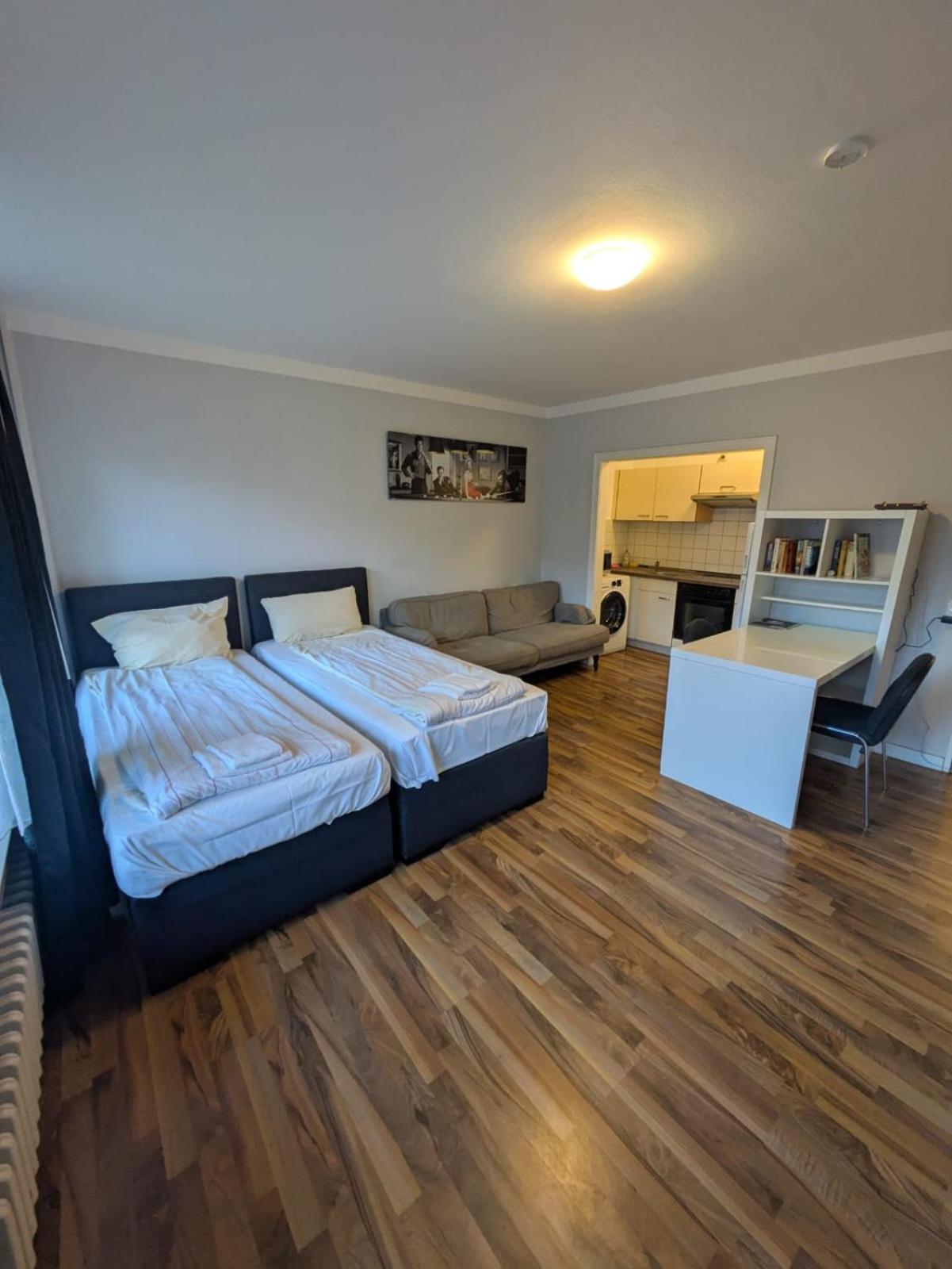 1,5 Z Apartment mit Balkon direkt am Hauptbahnhof Neumünster Exterior foto