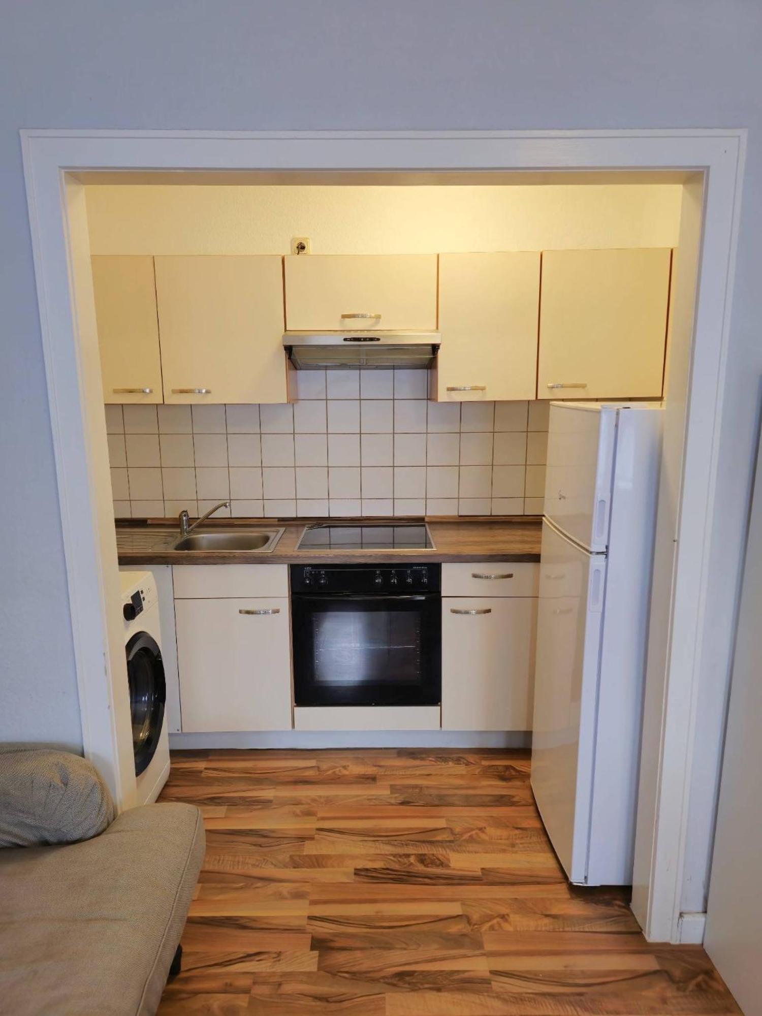 1,5 Z Apartment mit Balkon direkt am Hauptbahnhof Neumünster Exterior foto